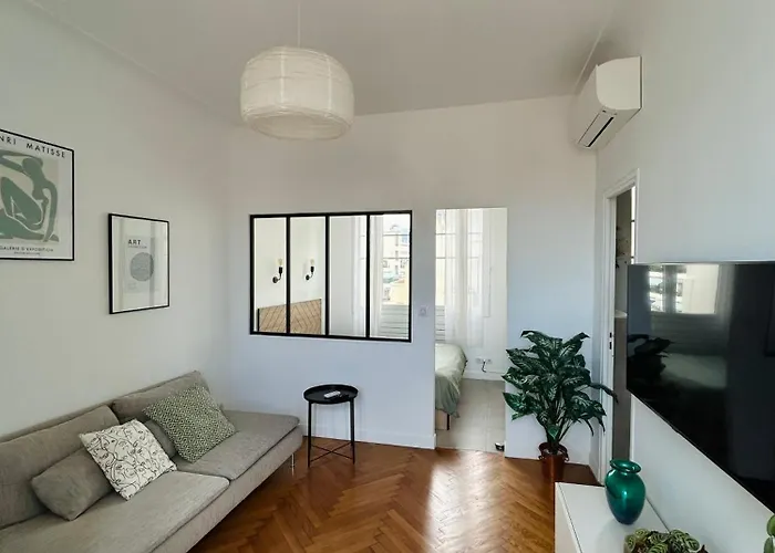 Exclusive Floor - * Nice